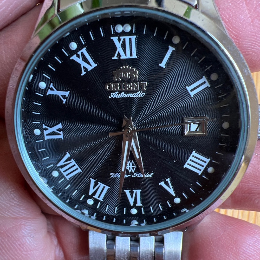 Used orient  automatic Mens watch. When the watch moves the movement works